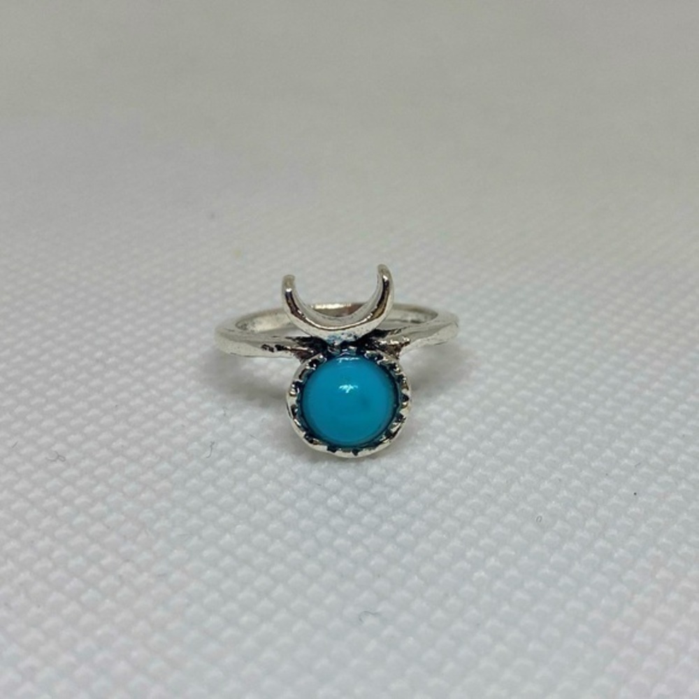 Southwest Style Turquoise Moon Design Ring